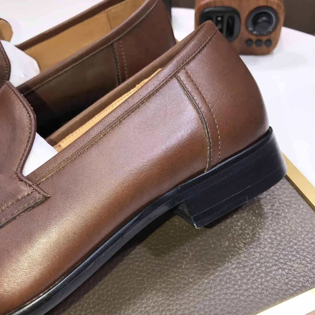 Men's shoes💰500💰Italy's top luxury men's shoe giant (GUCCI) (Gucci) (full cowhide lining) new arrival🍃Original European style🔰 Pleasant to the eye😍In order to make the shoes more durable and non-deformable🌀The production continues to follow traditional methods but there is still no lack of innovation💪Choose original sheepskin for the leather♻️ Smooth and natural And extra bright ⭐Made of imported cowhide, the first choice of rich people 38-45 (45 customized)